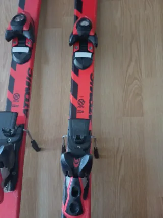 Esquís Atomic Race 6 130cm con fijaciones