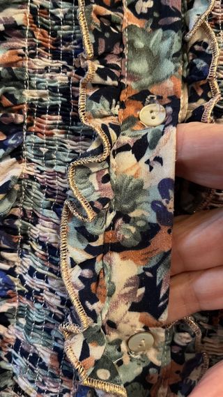 Blusa MEISIE floral con volantes