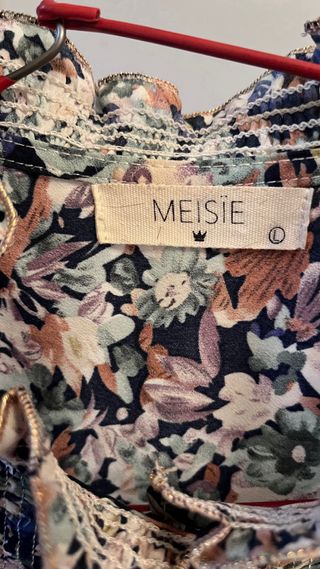 Blusa MEISIE floral con volantes