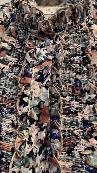 Blusa MEISIE floral con volantes