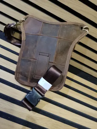 Riñonera de piel con acople para pierna