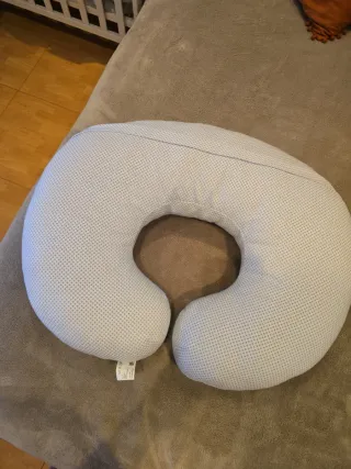 Cojín de lactancia azul con dibujo