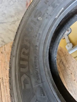 Vendo 1 Neumático de furgón en perfecto estado