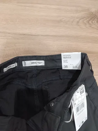 Pantalón Mango Negro Encerado Skinny Mujer