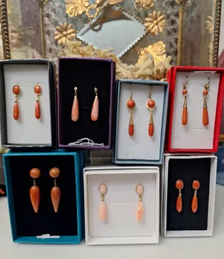 Pendientes de coral rosa y rojo