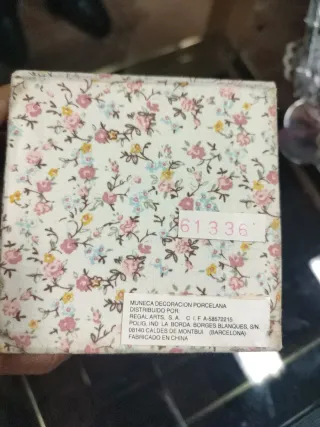 Bambole di porcellana con cappello