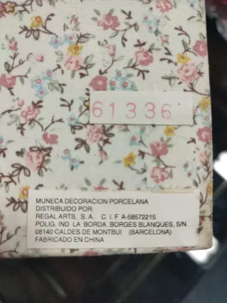 Bambole di porcellana con cappello