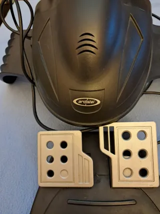 Consolle Nintendo Wii e Sony PlayStation con accessori