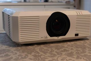 Proyector Mitsubishi UL7400U Full HD WUXGA