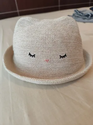 Adorabile cappello per bambini con design gattino beige