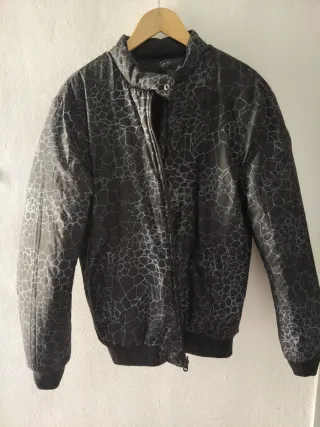 Chaqueta negra acolchada y reversible