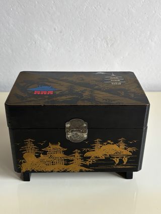 Piccolo portagioie vintage con carillon