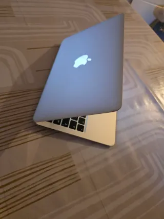 MacBook Air 11 2015 i5/4GB/128GB Plata