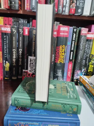 Islas de la Ascuaoscura: Una novela del Cosmere