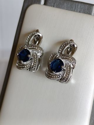 PENDIENTES / LABRADOS / CON LUMINOSOS ZAFIROS