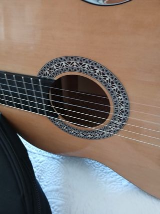 Guitarra Clásica Admira Sara y funda