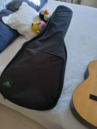 Guitarra Clásica Admira Sara y funda