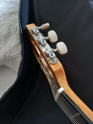 Guitarra Clásica Admira Sara y funda