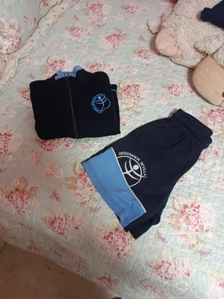 Conjunto chaqueta y calzonas azul colegio diosesan