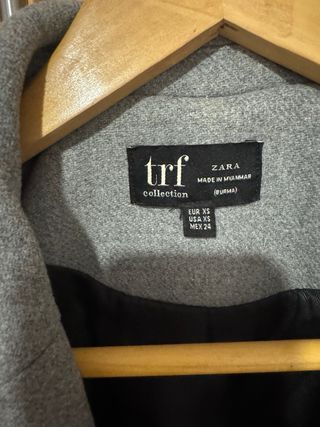 Abrigo Zara TRF Gris Talla XS
