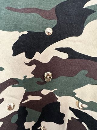 Camiseta Zara Camuflaje Tachuelas Calavera