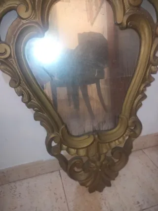 Espejo con marco antiguo dorado tallado