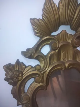 Espejo con marco antiguo dorado tallado