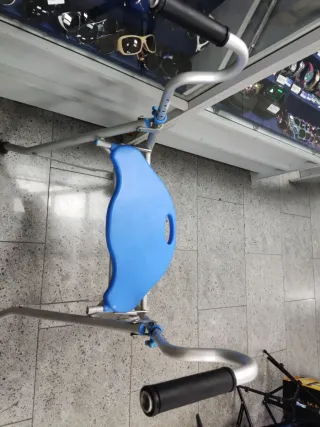 Andador con asiento azul