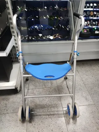 Andador con asiento azul