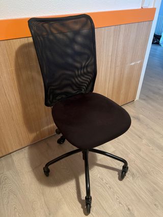 Silla de escritorio con ruedas