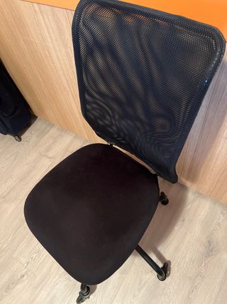 Silla de escritorio con ruedas
