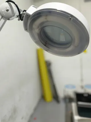 Lámpara Lupa LED 5 Aumentos: Brazo Articulado