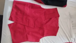 Traje de 3 piezas rojo y negro