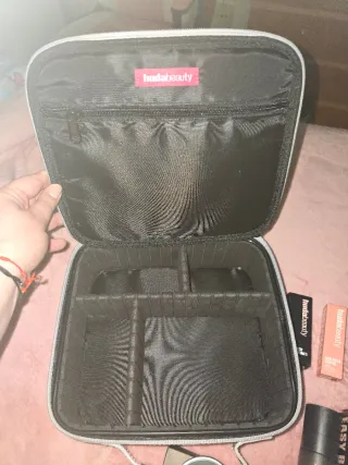 Set Huda Beauty neceser y maquillaje