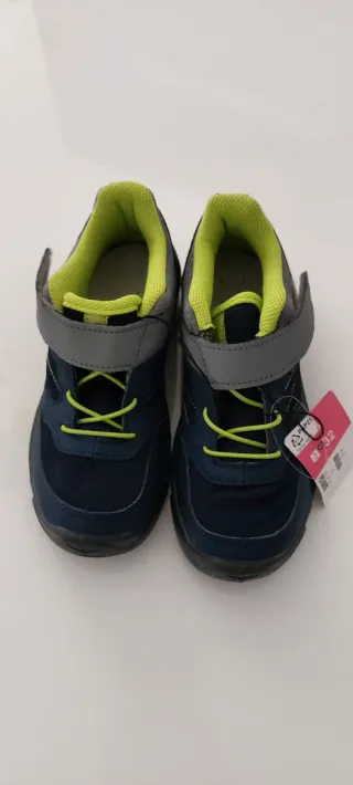 Zapatos montaña niño azul y gris y verde. Decathlo