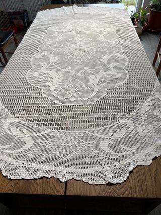 Toalha de Mesa Oval Renda Feita à Mão 160x207