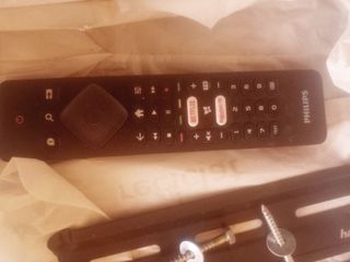 Smart TV Philips 28 con soporte y mando