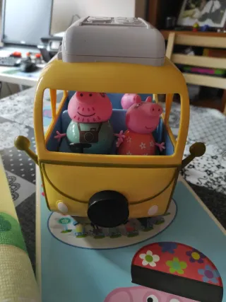 Lote Peppa Pig: Plano tapiz y Caravana