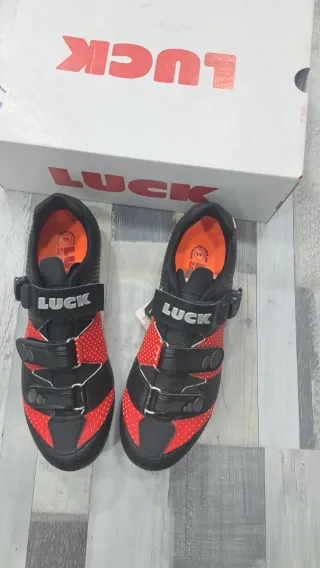 Zapatillas Ciclismo LUCK Negras y Rojas