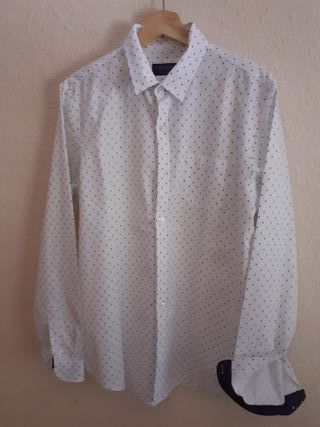 Camisa Pull and Bear blanca con dibujo