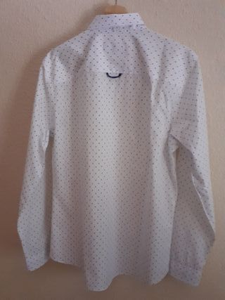 Camisa Pull and Bear blanca con dibujo