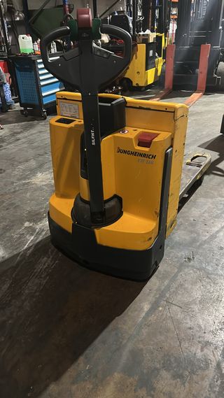 Transpaleta eléctrica Jungheinrich 1600 kg