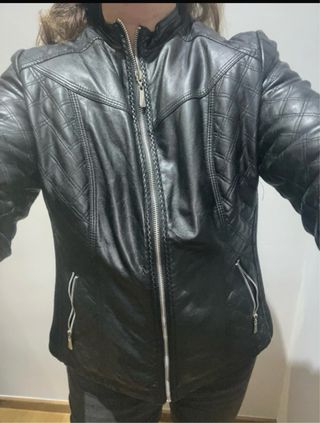 Cazadora efecto piel mujer negra42