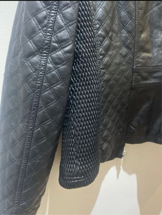 Cazadora efecto piel mujer negra42