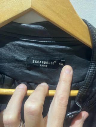 Cazadora efecto piel mujer negra42