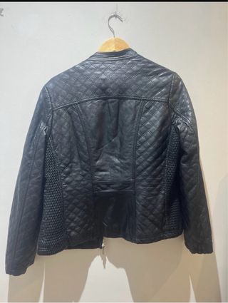 Cazadora efecto piel mujer negra42