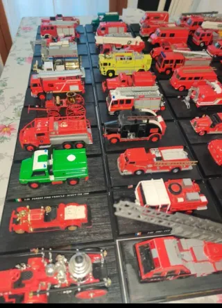 Modellini di mezzi antincendio
