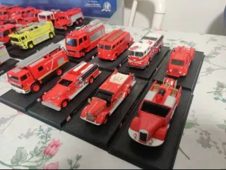Modellini di mezzi antincendio
