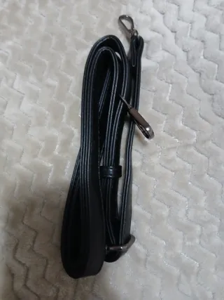 Bolso negro acolchado