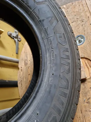 Vendo  1 Neumático de  furgón en perfecto estado